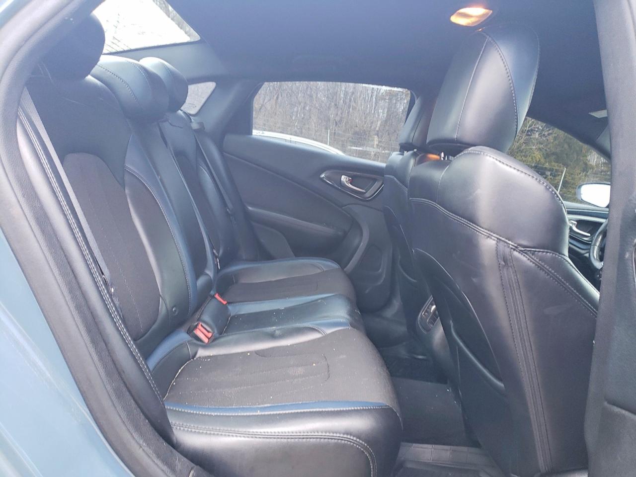 2015 CHRYSLER 200 S photo 10