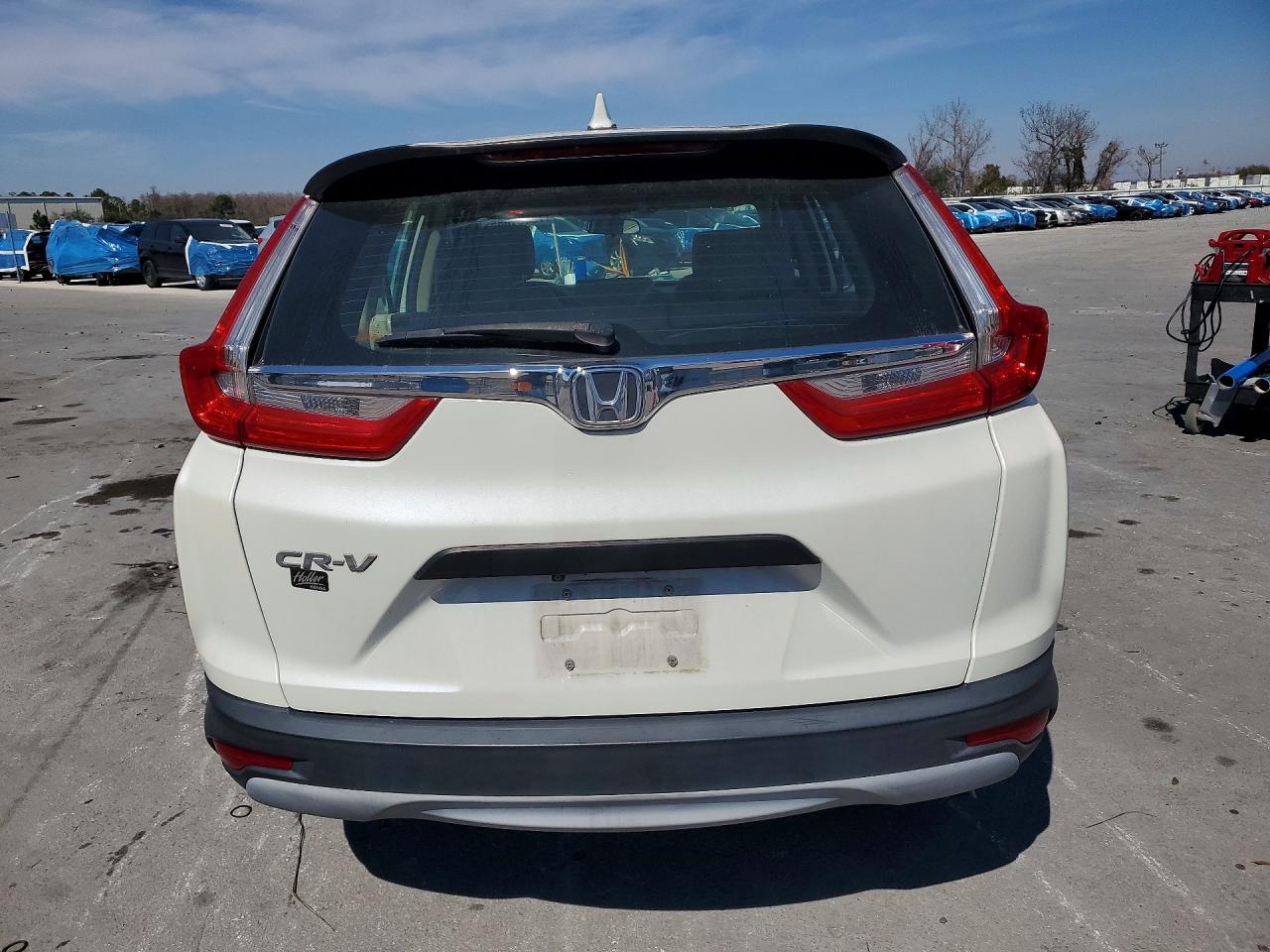 2018 HONDA CR-V LX photo 16