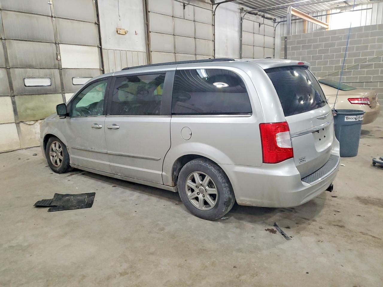 2012 CHRYSLER TOWN & COUNTRY TOURING photo 4