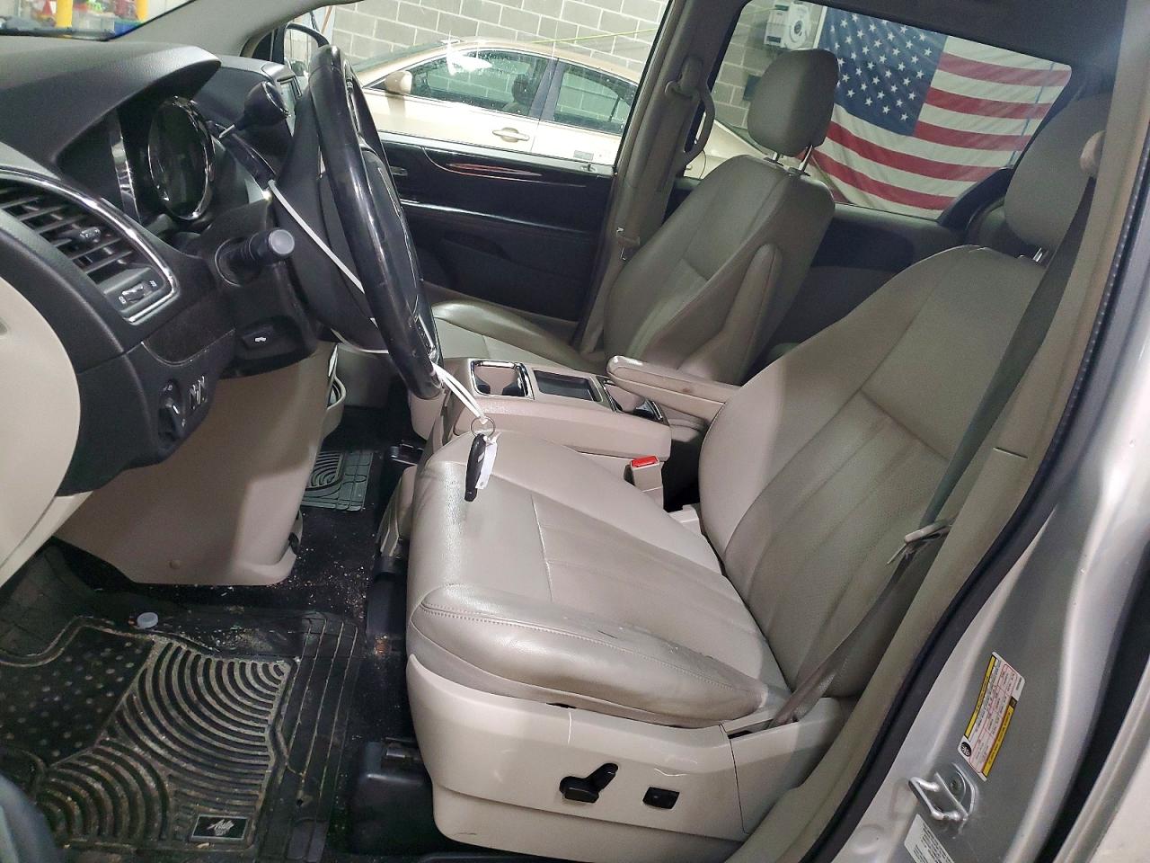 2012 CHRYSLER TOWN & COUNTRY TOURING photo 19