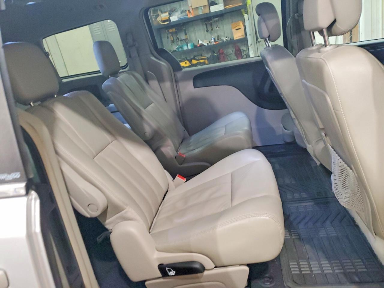2012 CHRYSLER TOWN & COUNTRY TOURING photo 31