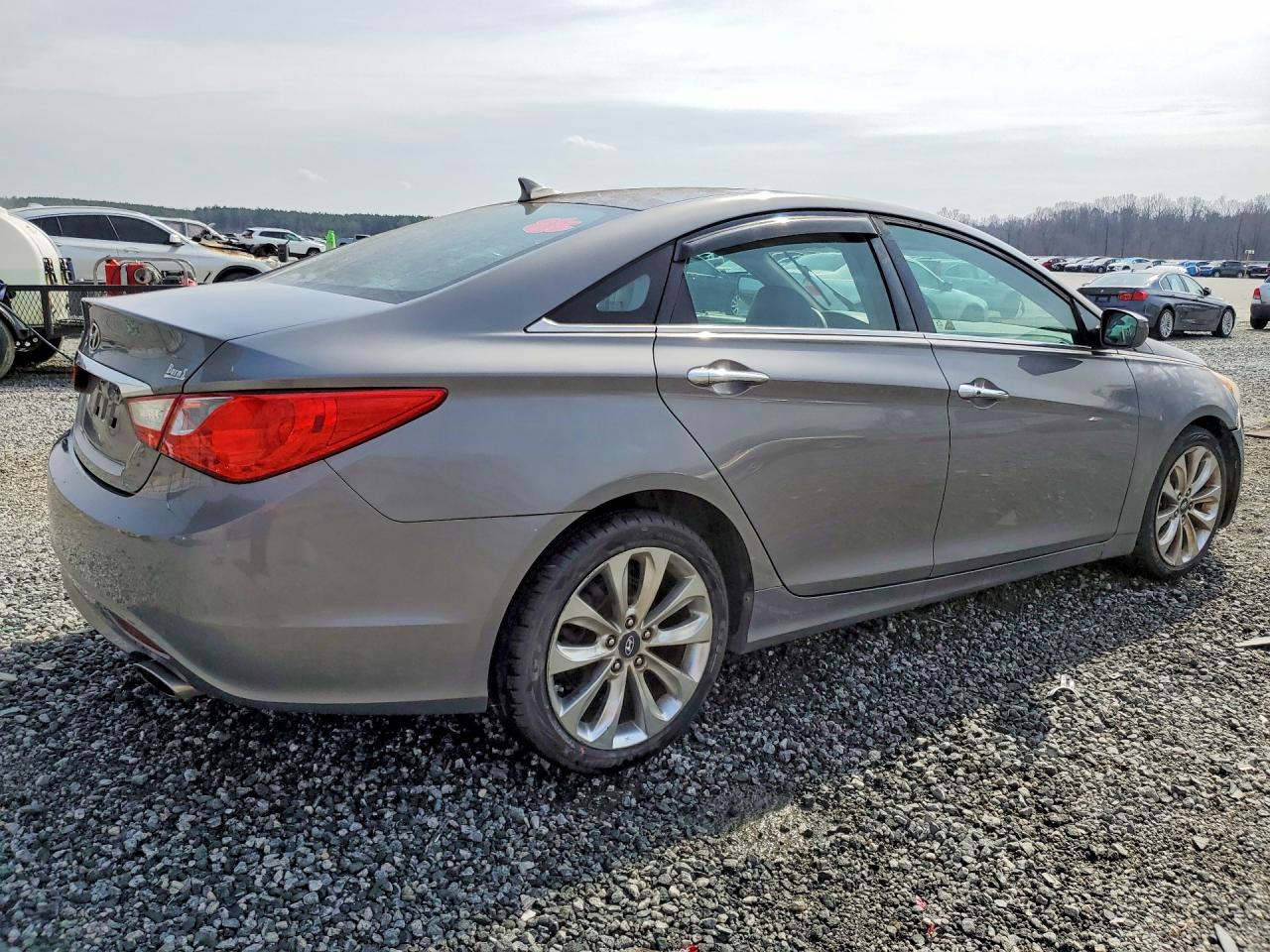 2011 HYUNDAI SONATA SE photo 3