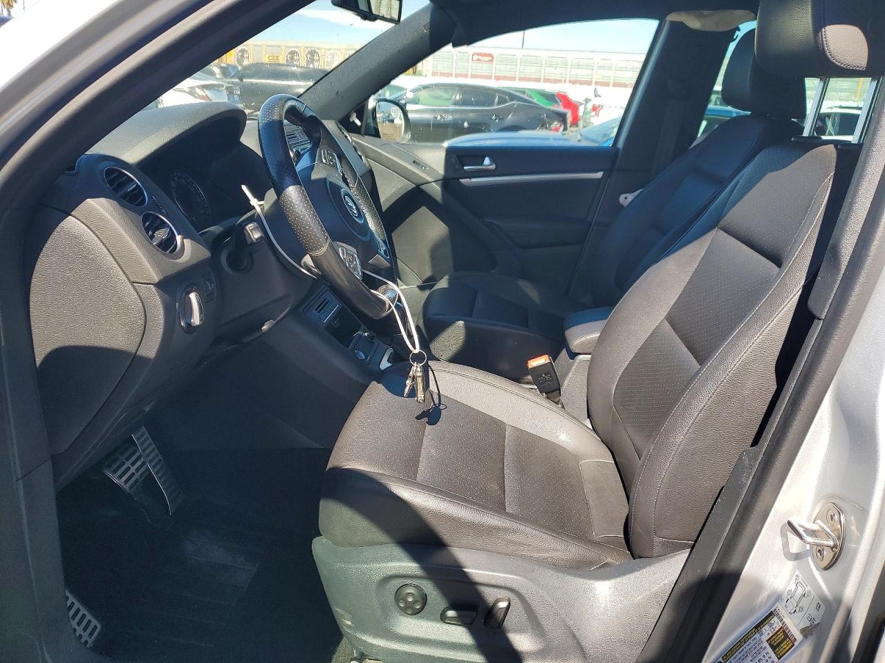 2016 VOLKSWAGEN TIGUAN S photo 13
