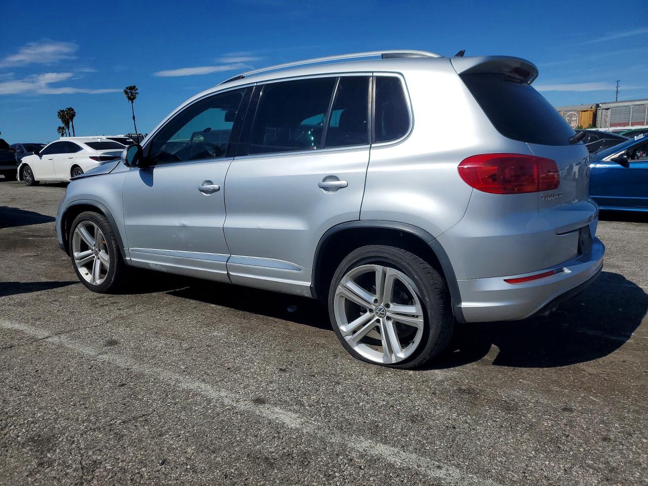 2016 VOLKSWAGEN TIGUAN S photo 3