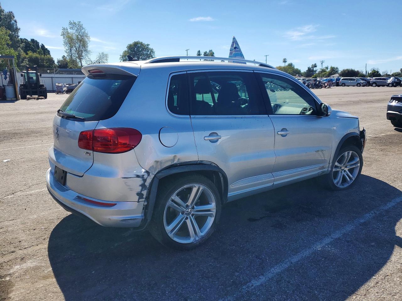 2016 VOLKSWAGEN TIGUAN S photo 5