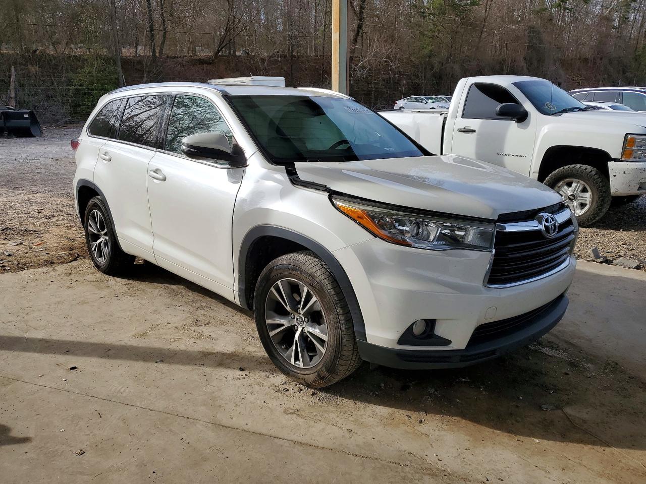 2016 TOYOTA HIGHLANDER XLE photo 4