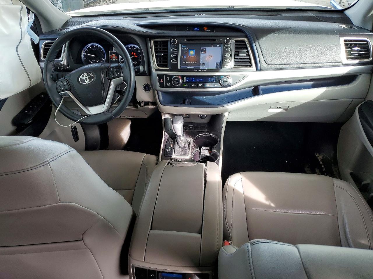 2016 TOYOTA HIGHLANDER XLE photo 8