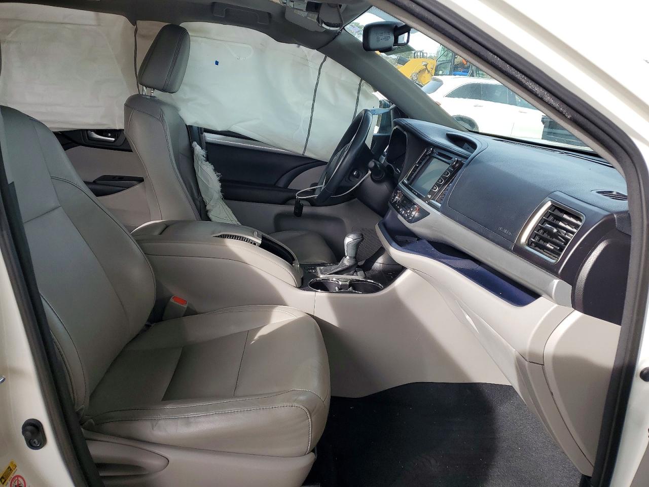 2016 TOYOTA HIGHLANDER XLE photo 7