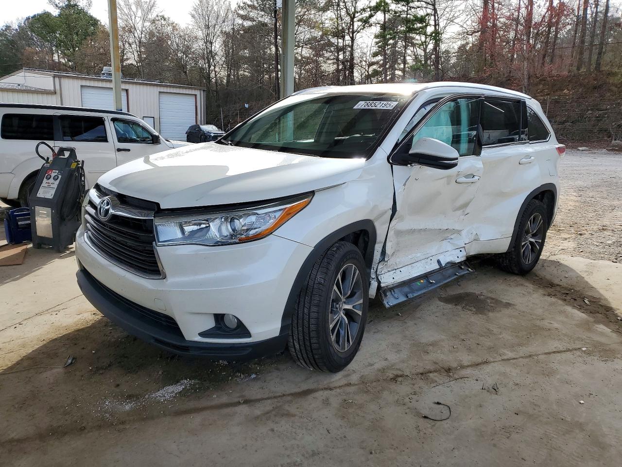 2016 TOYOTA HIGHLANDER