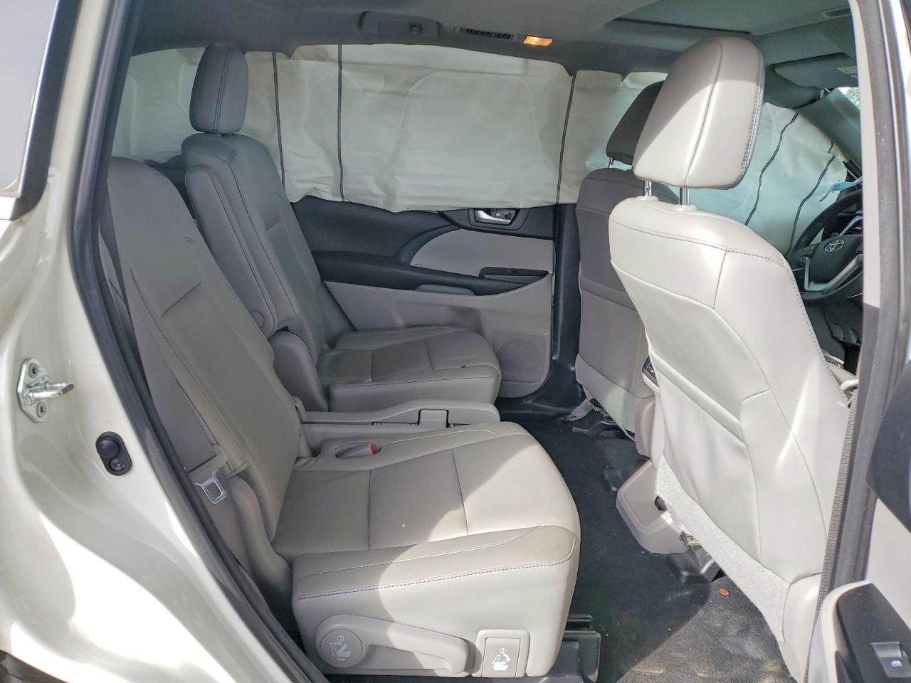 2016 TOYOTA HIGHLANDER XLE photo 10
