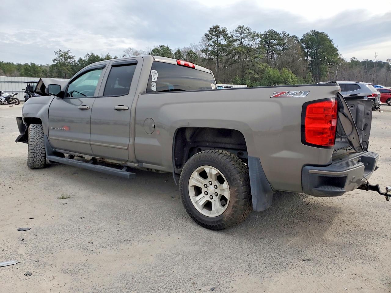 2017 CHEVROLET SILVERADO K1500 LT photo 3