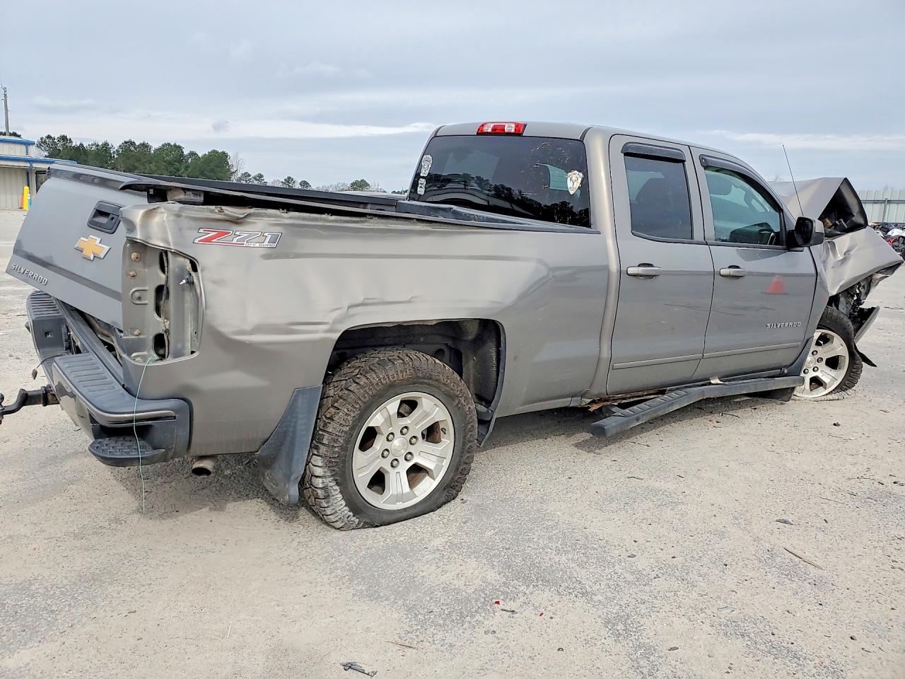 2017 CHEVROLET SILVERADO K1500 LT photo 5