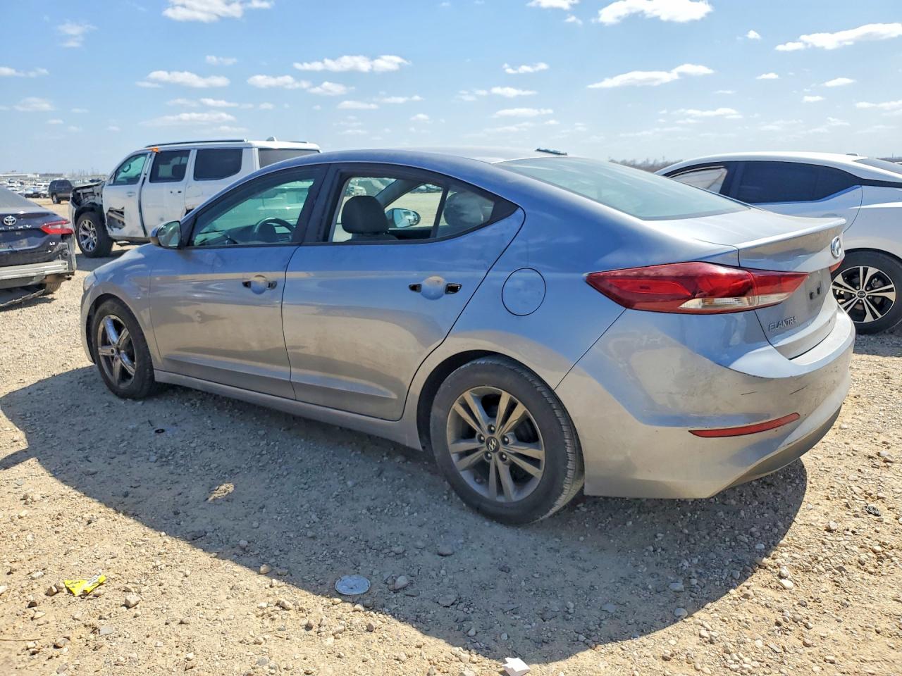2017 HYUNDAI ELANTRA SE photo 2