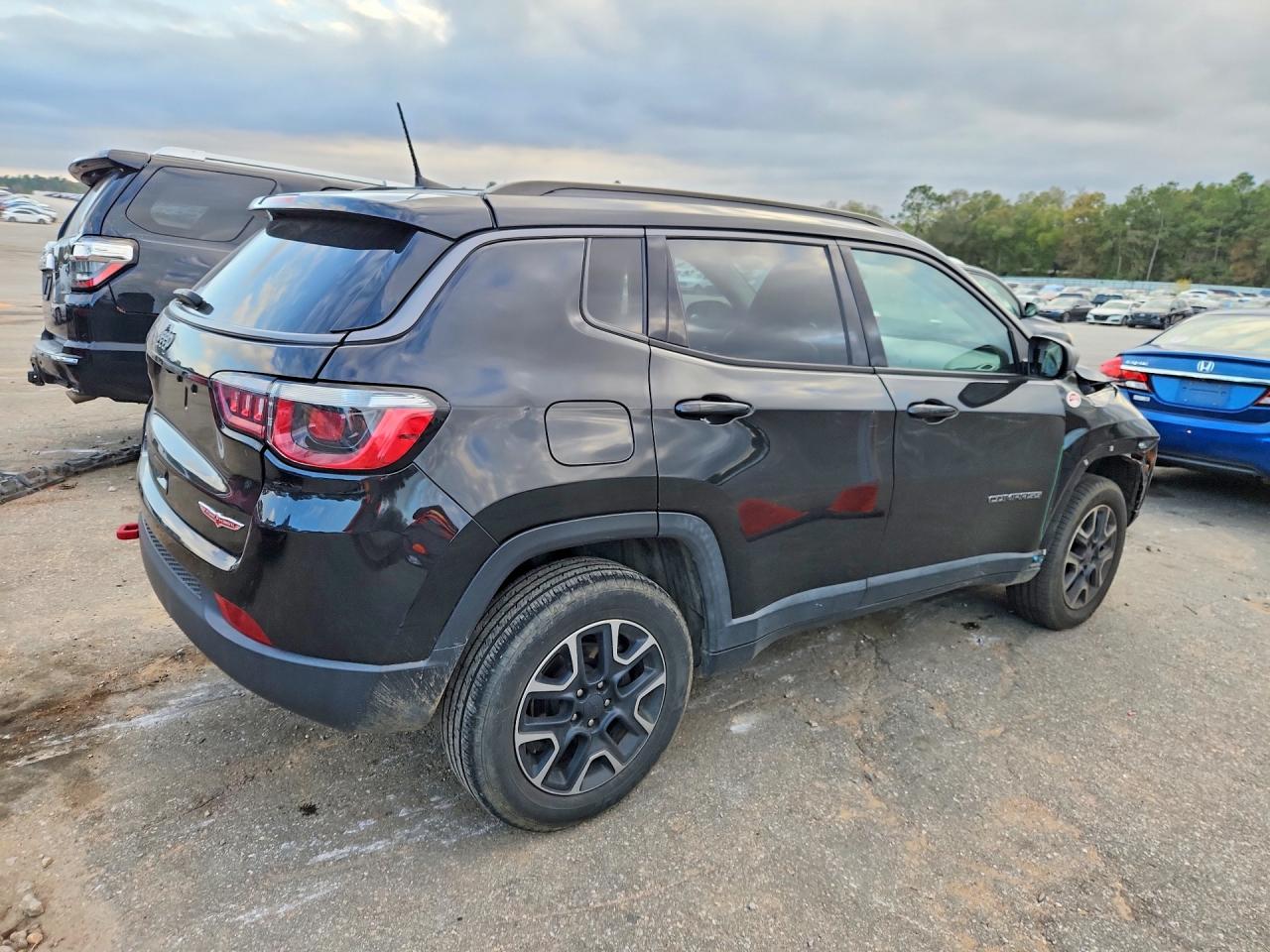 2019 JEEP COMPASS TRAILHAWK photo 3