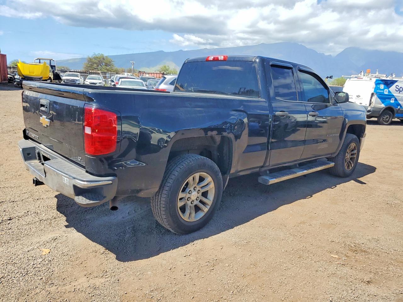 2014 CHEVROLET SILVERADO C1500 LT photo 3