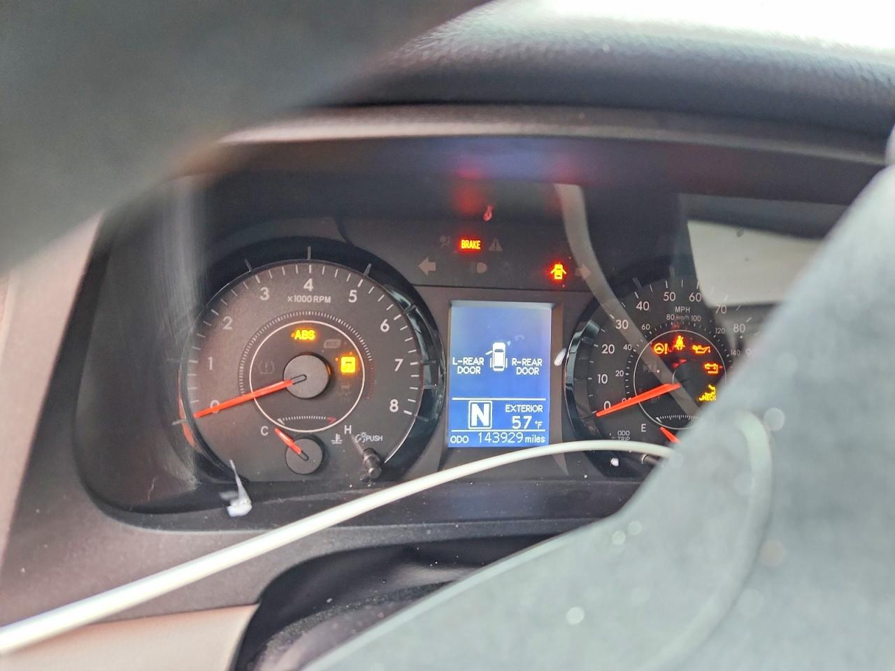 2017 TOYOTA SIENNA LE 8-PASSENGER photo 9