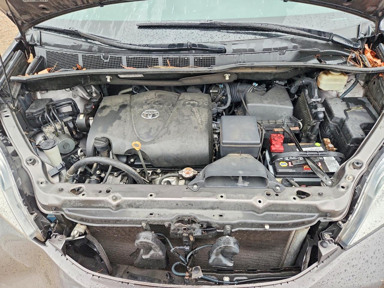 2017 TOYOTA SIENNA LE 8-PASSENGER photo 12
