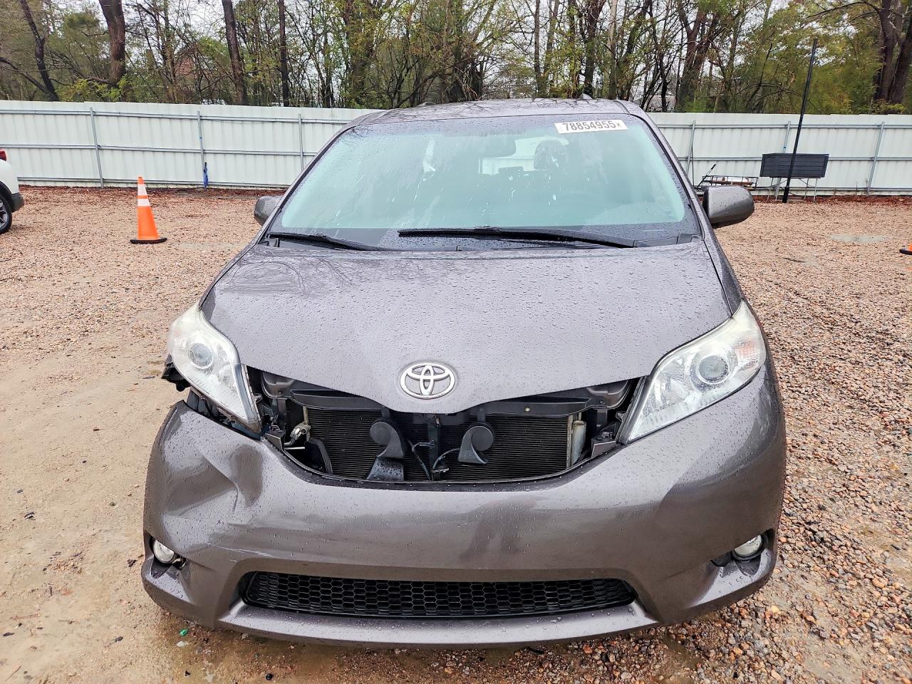 2017 TOYOTA SIENNA LE 8-PASSENGER photo 5