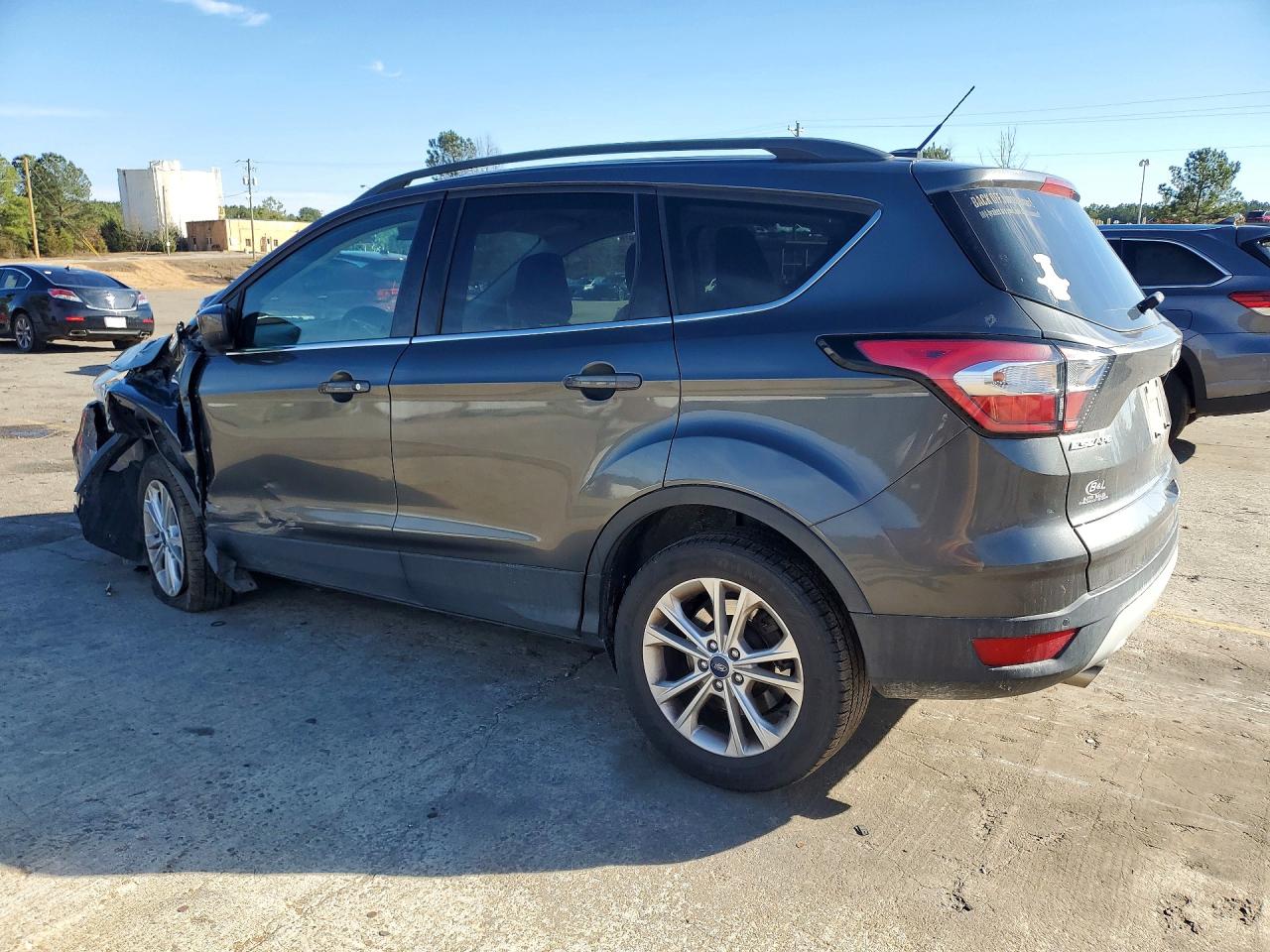 2018 FORD ESCAPE photo 2
