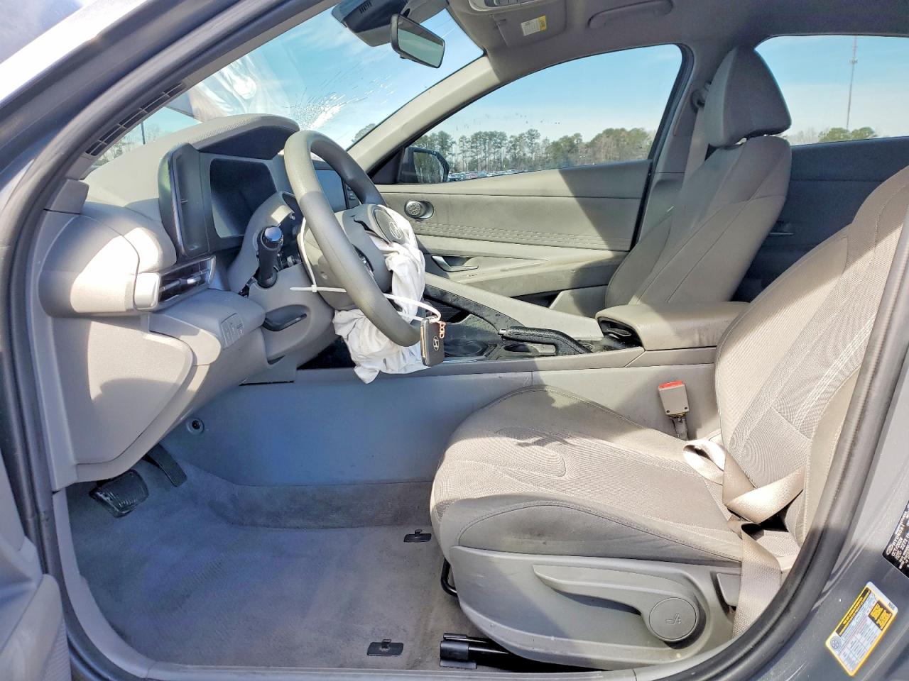 2025 HYUNDAI ELANTRA SE photo 13