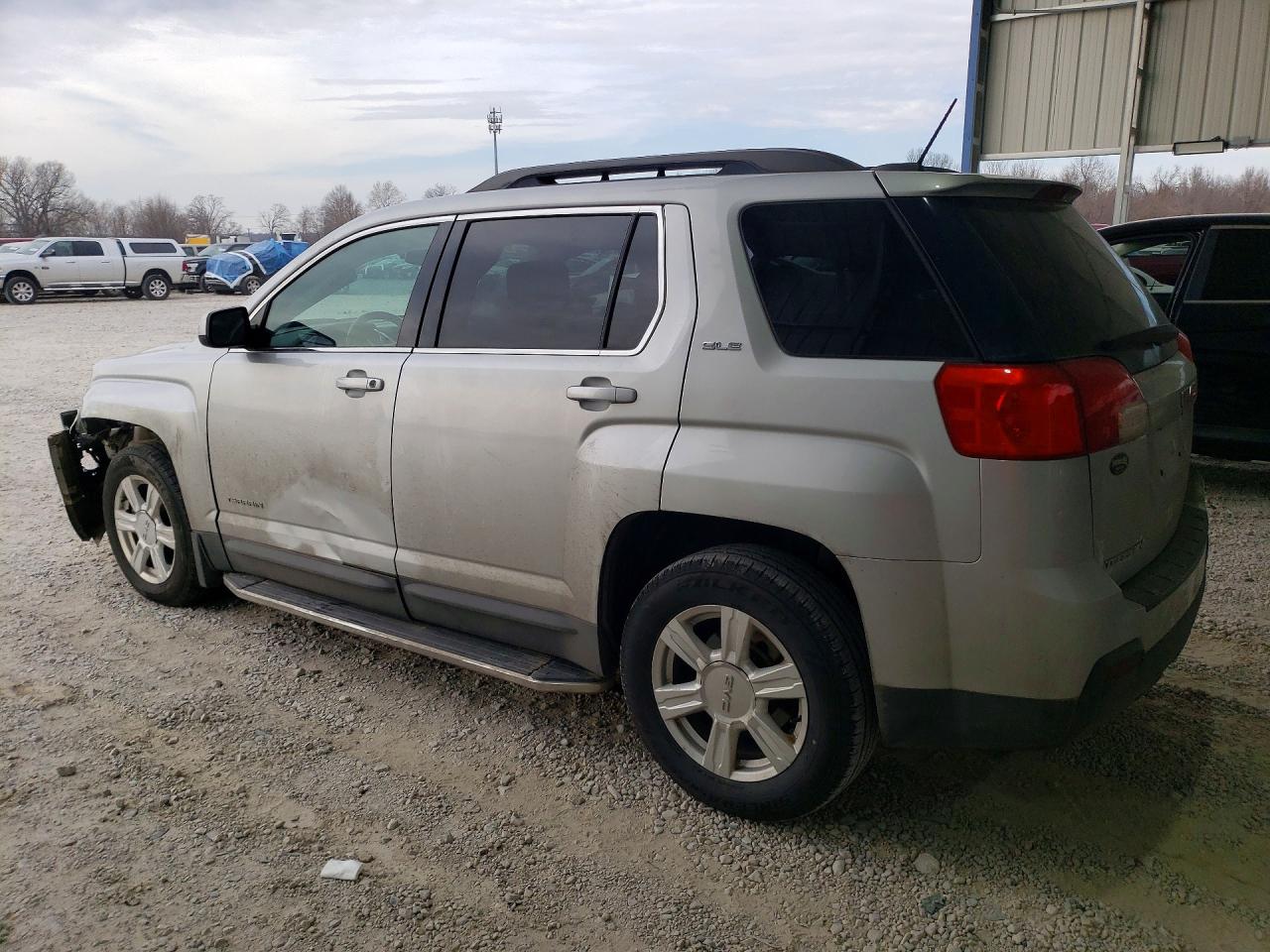 2015 GMC TERRAIN SLE photo 2