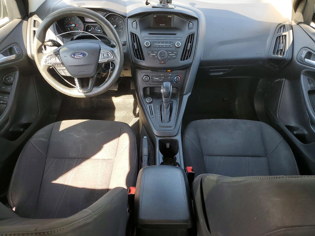 2017 FORD FOCUS SE photo 8