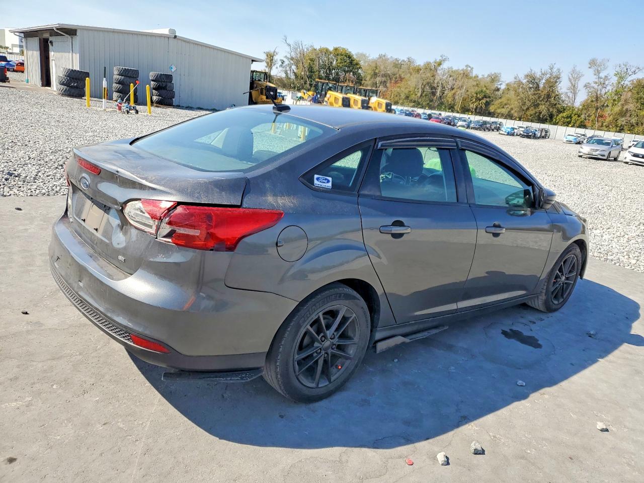 2017 FORD FOCUS SE photo 3