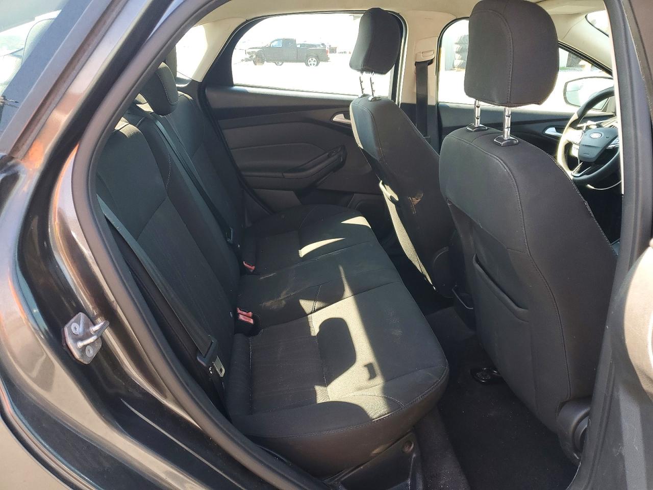 2017 FORD FOCUS SE photo 10