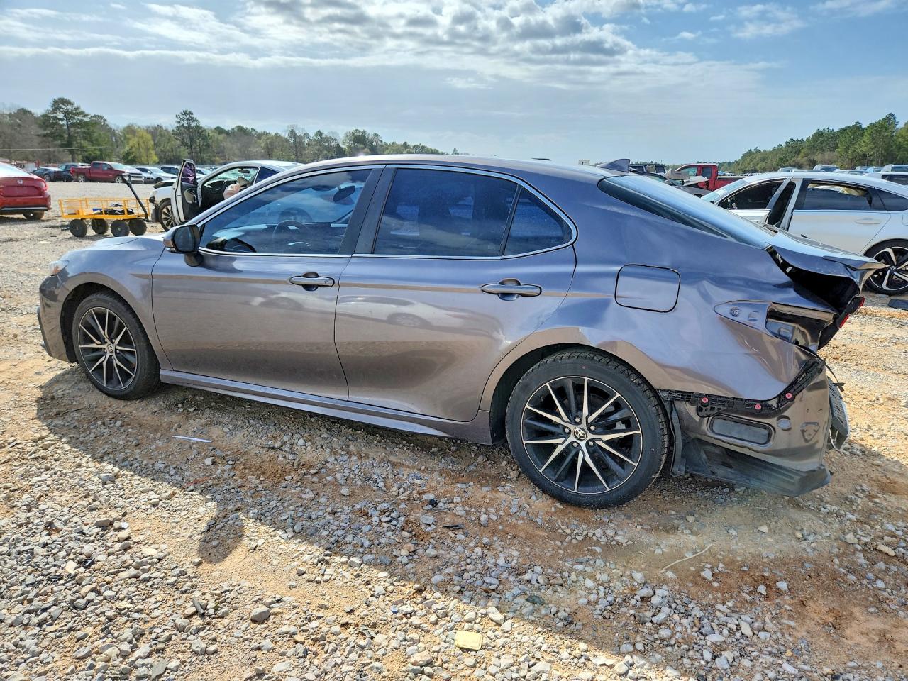 2022 TOYOTA CAMRY SE photo 4