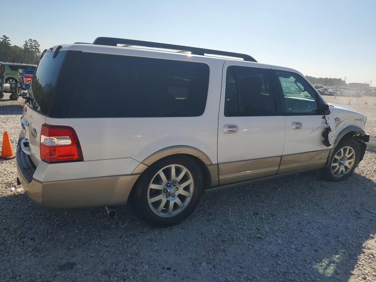2011 FORD EXPEDITION EL XLT photo 3