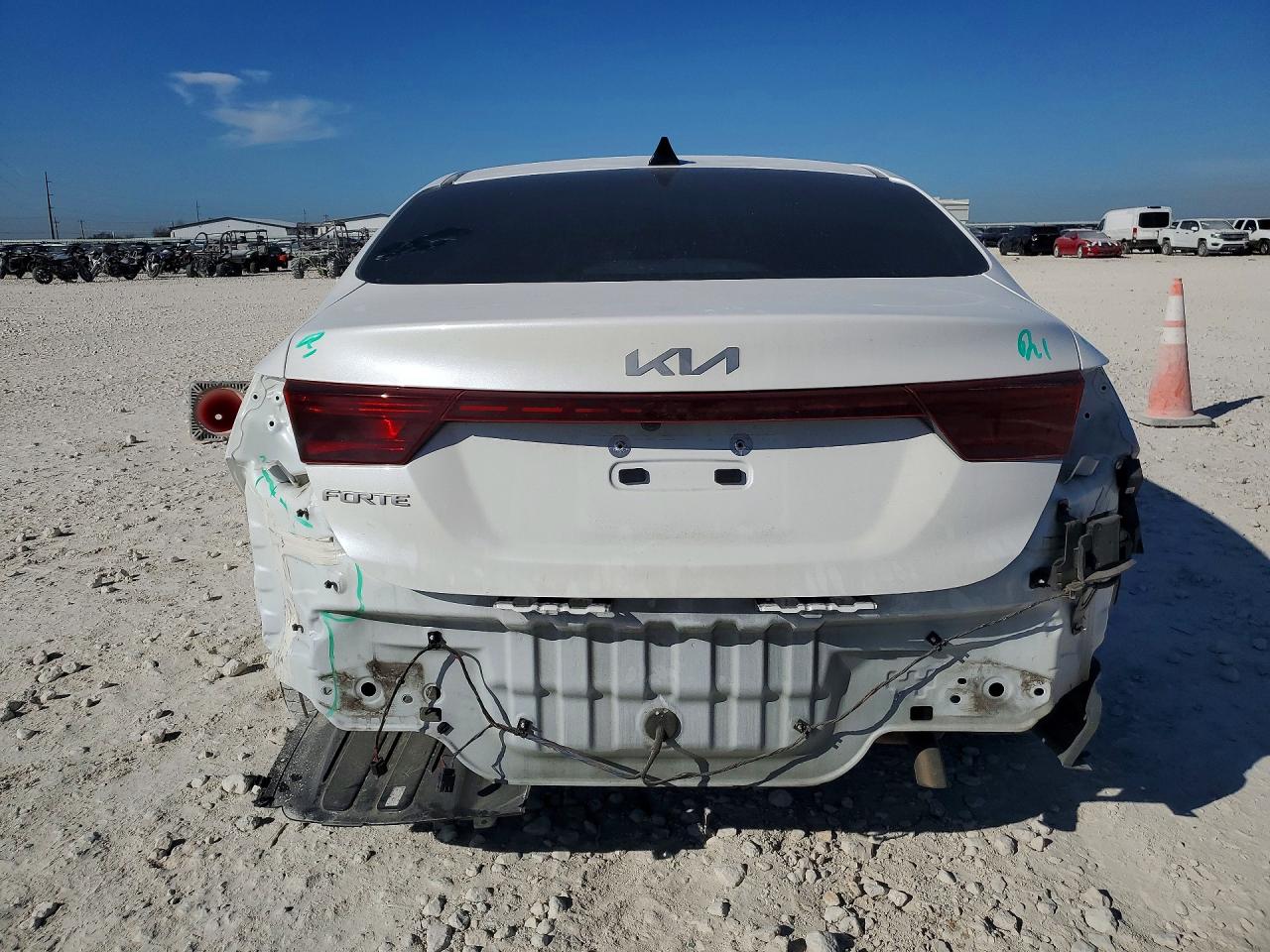 2023 KIA FORTE LXS photo 6