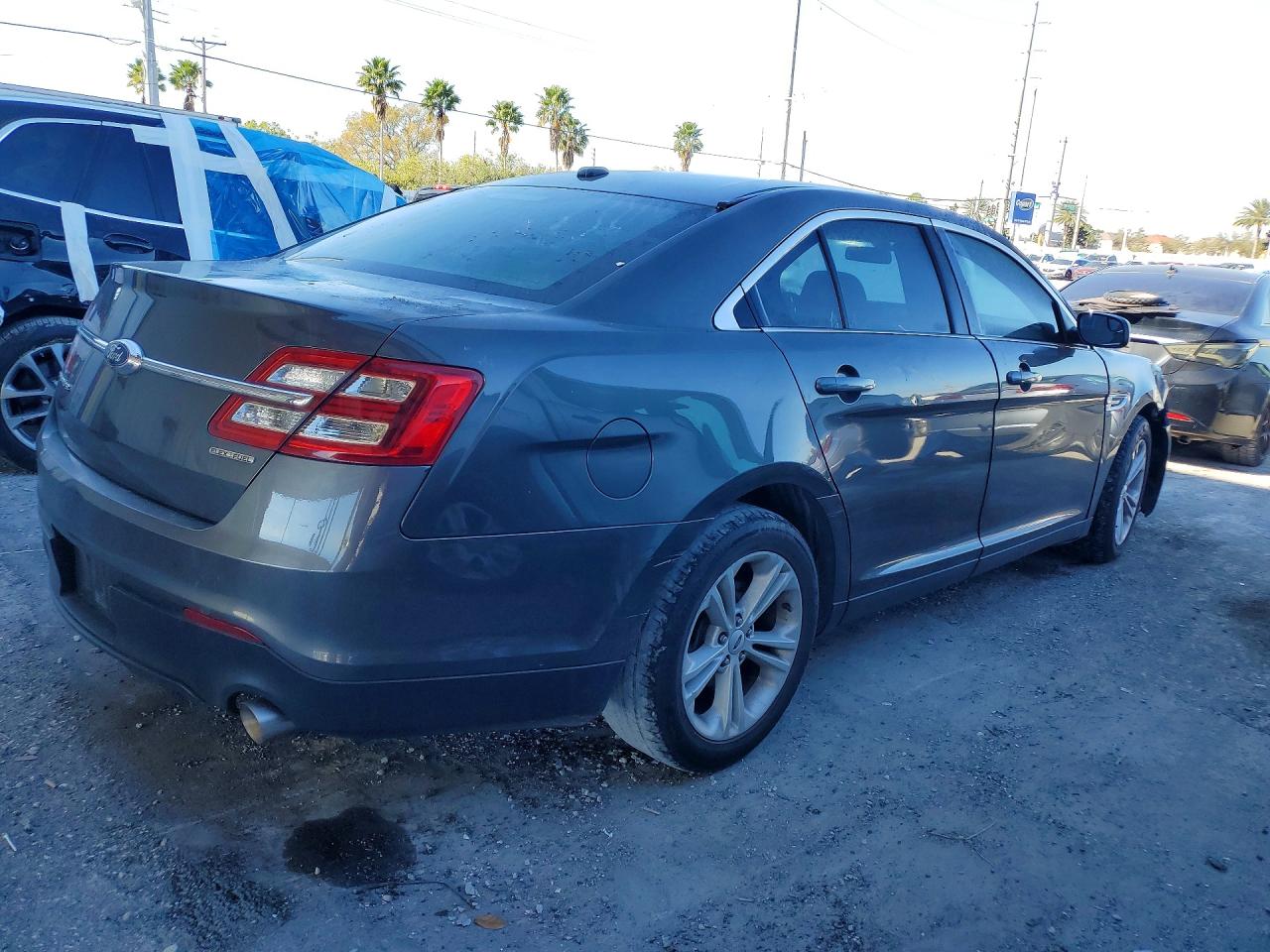 2015 FORD TAURUS SE photo 3