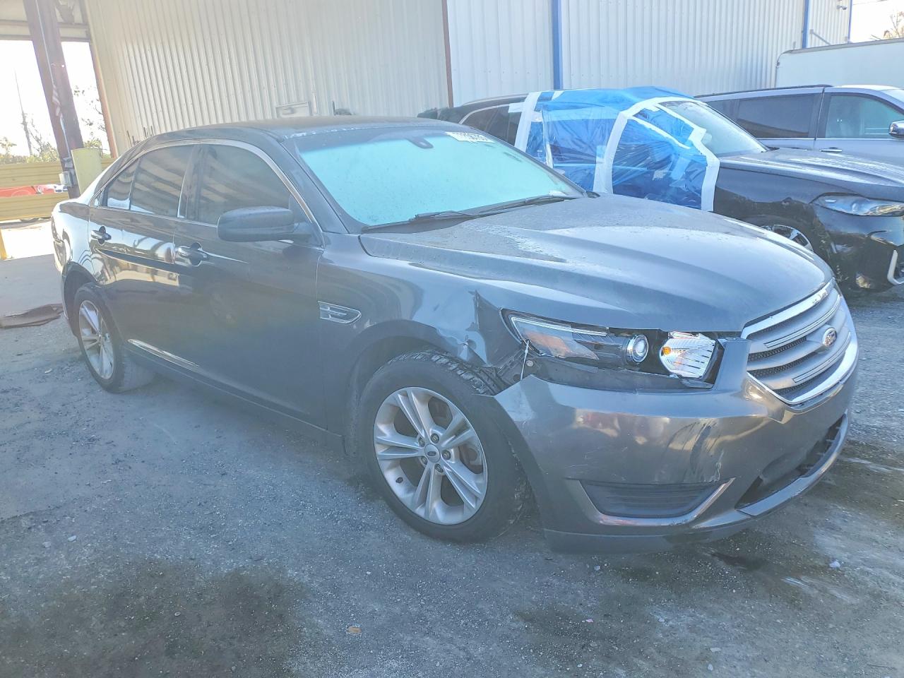 2015 FORD TAURUS SE photo 4