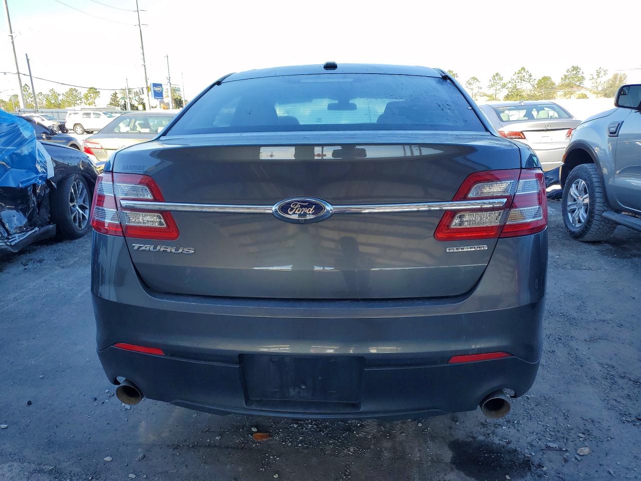 2015 FORD TAURUS SE photo 6
