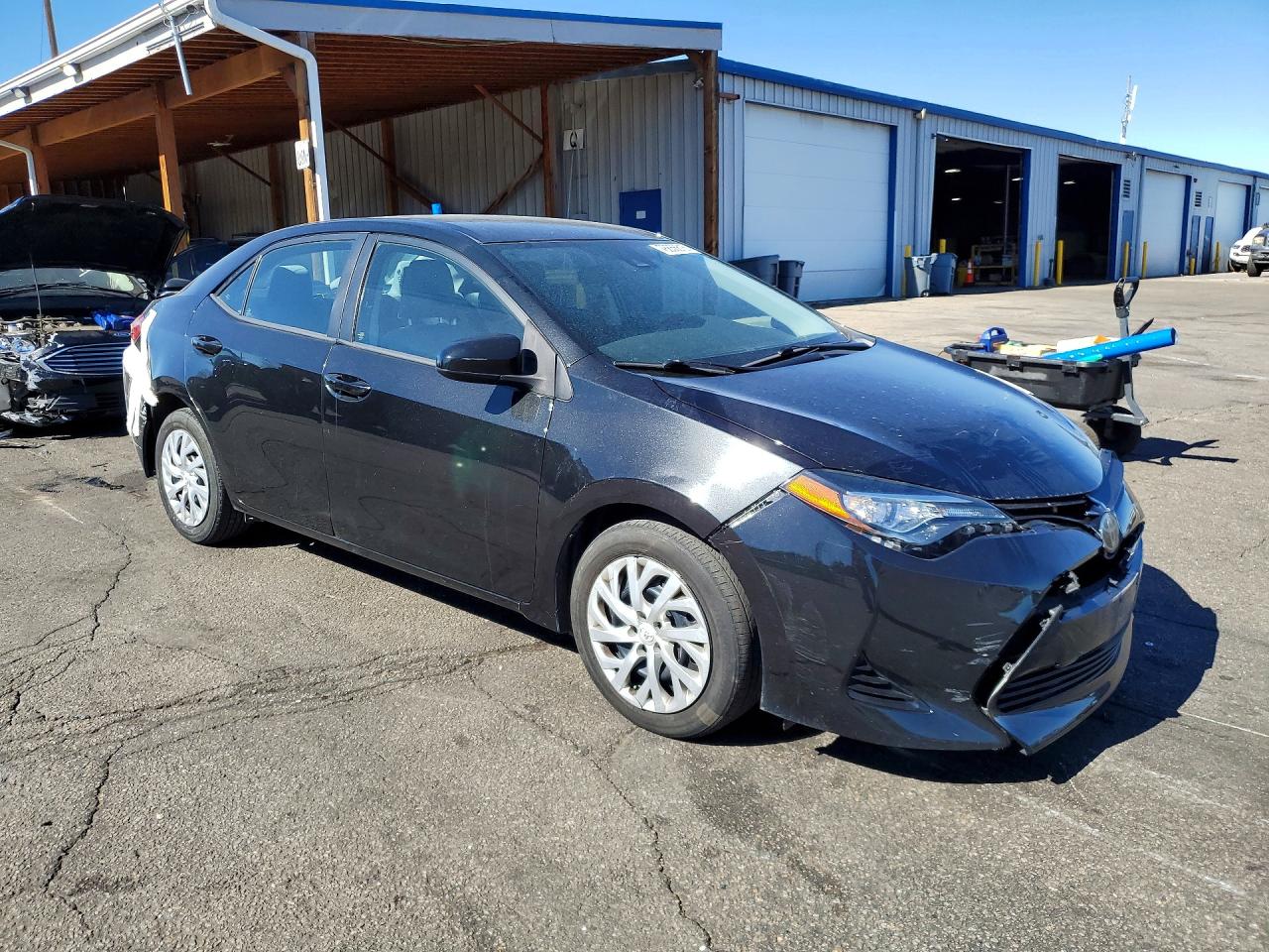 2017 TOYOTA COROLLA LE photo 4