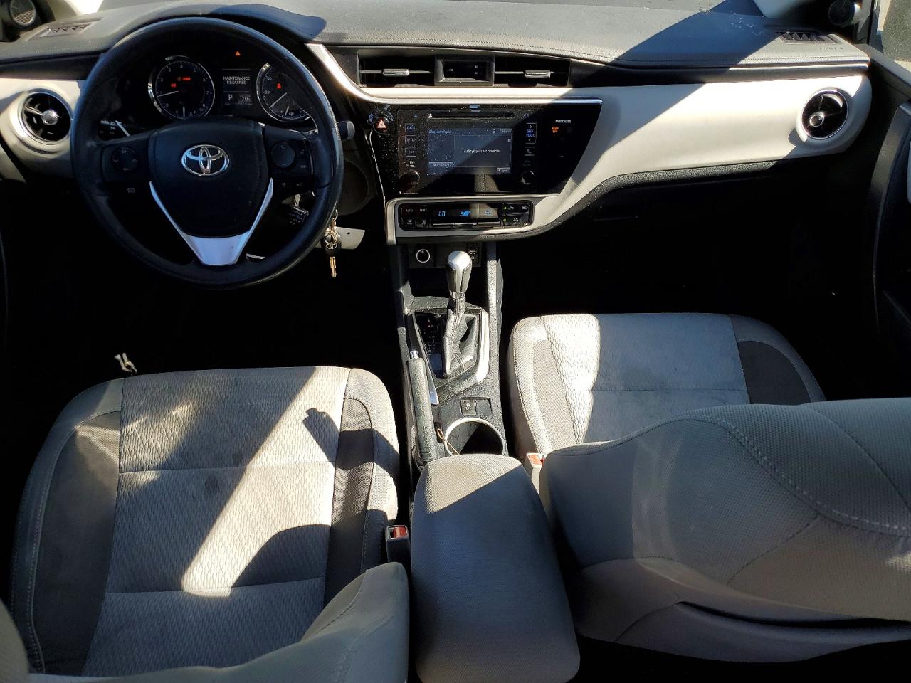2017 TOYOTA COROLLA LE photo 8