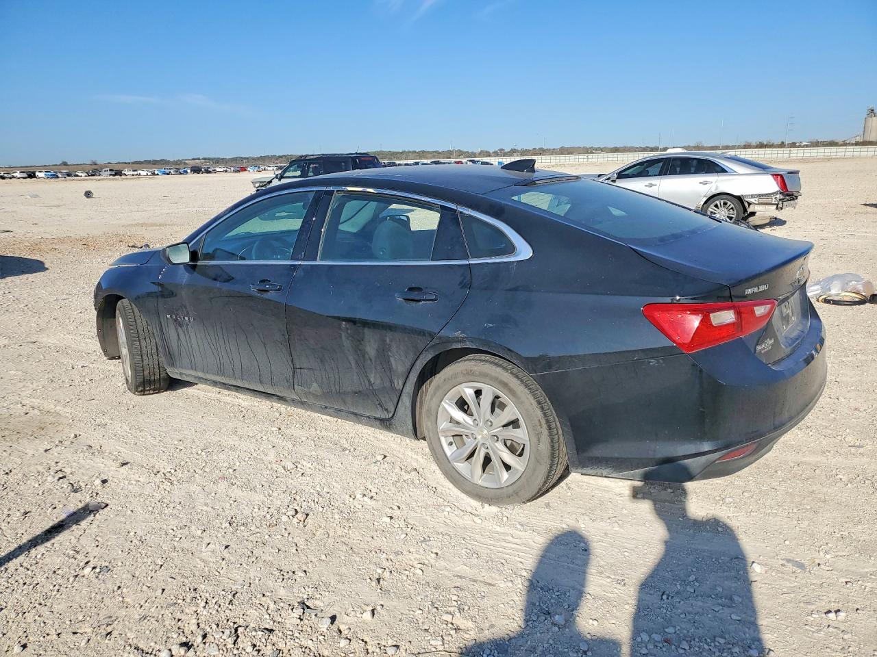 2023 CHEVROLET MALIBU LT photo 2