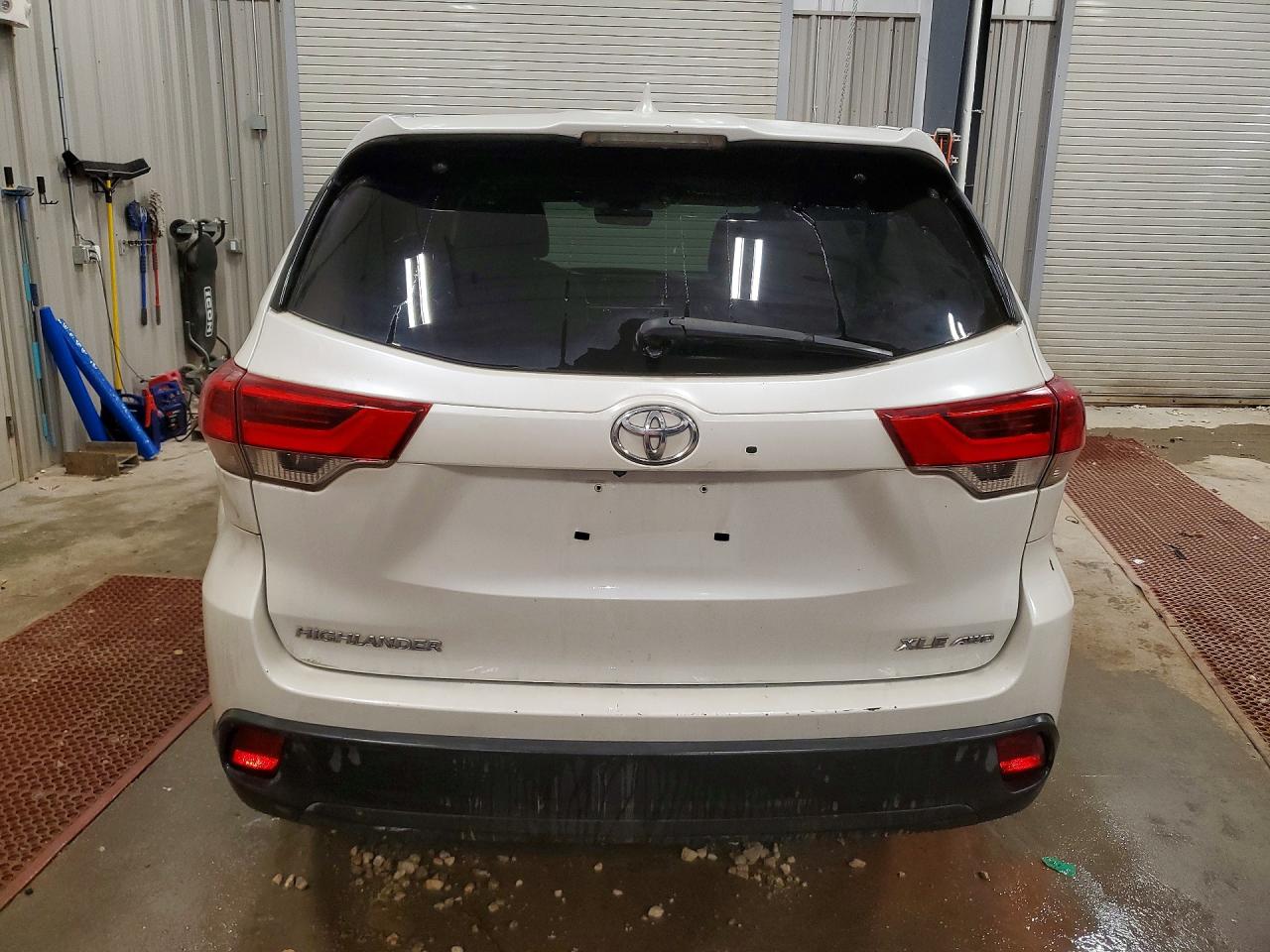 2017 TOYOTA HIGHLANDER XLE photo 11