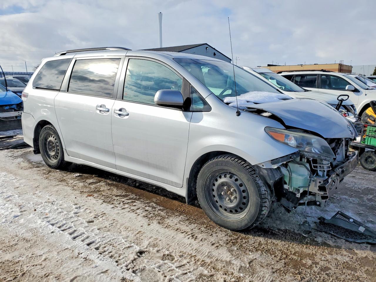 2014 TOYOTA SIENNA SE 8-PASSENGER photo 4