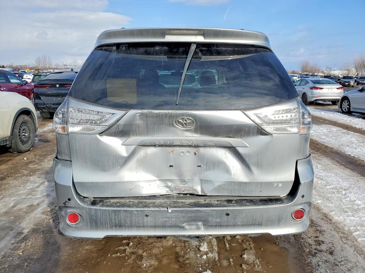 2014 TOYOTA SIENNA SE 8-PASSENGER photo 6