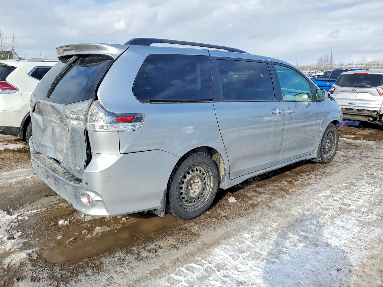 2014 TOYOTA SIENNA SE 8-PASSENGER photo 3