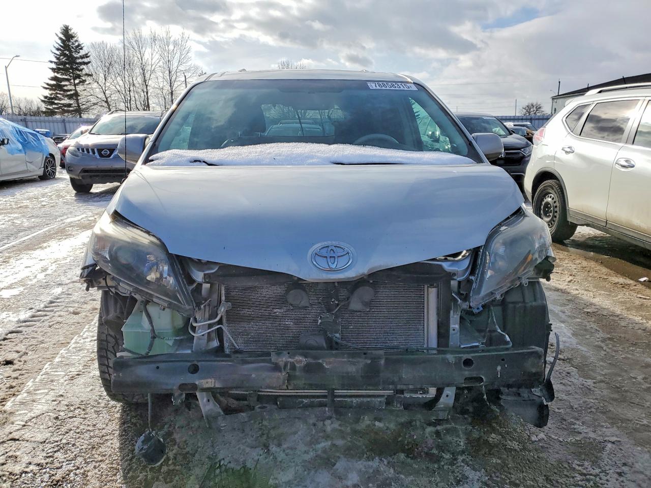 2014 TOYOTA SIENNA SE 8-PASSENGER photo 5