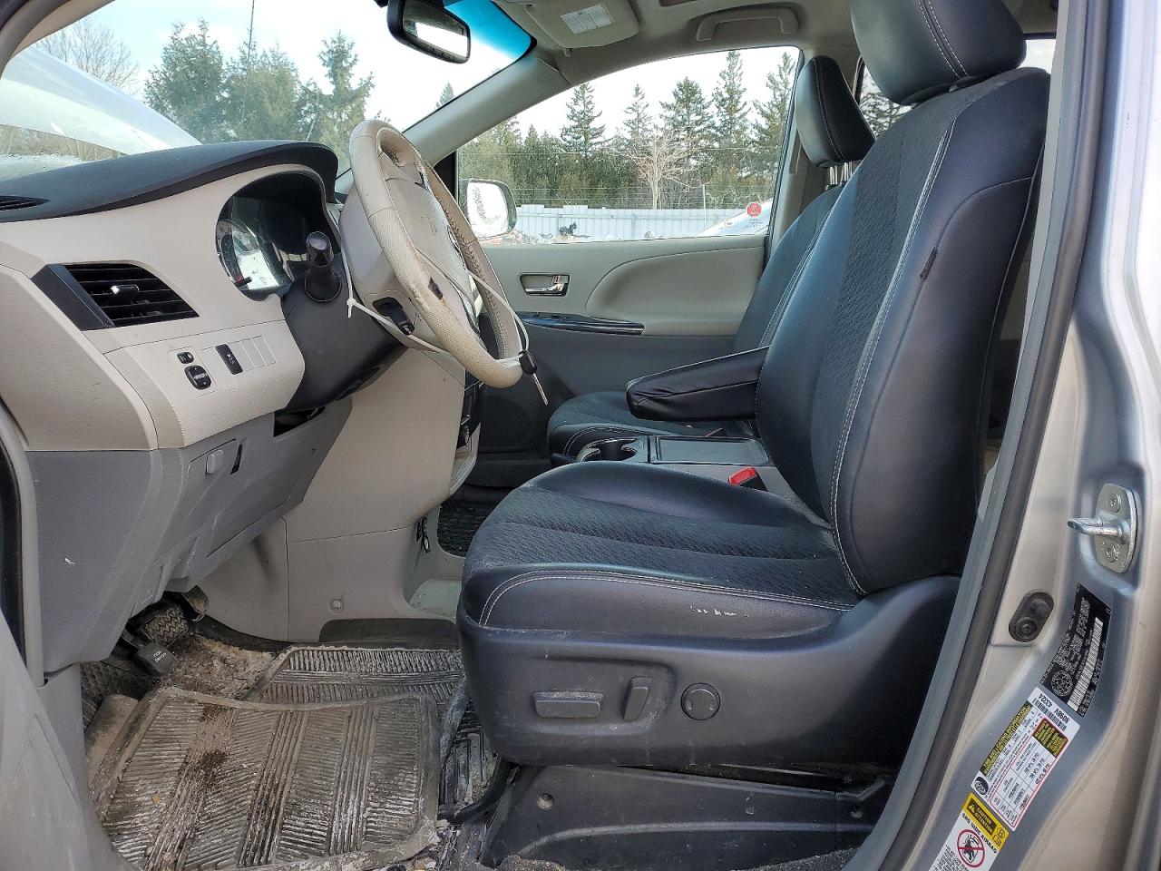 2014 TOYOTA SIENNA SE 8-PASSENGER photo 7
