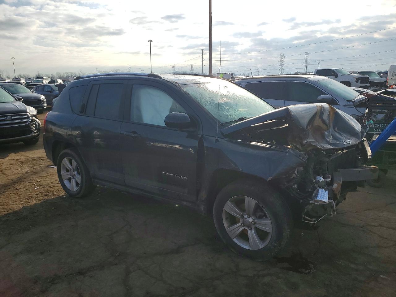 2014 JEEP COMPASS LATITUDE photo 4
