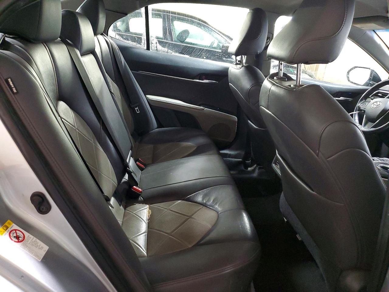 2018 TOYOTA CAMRY XLE photo 19