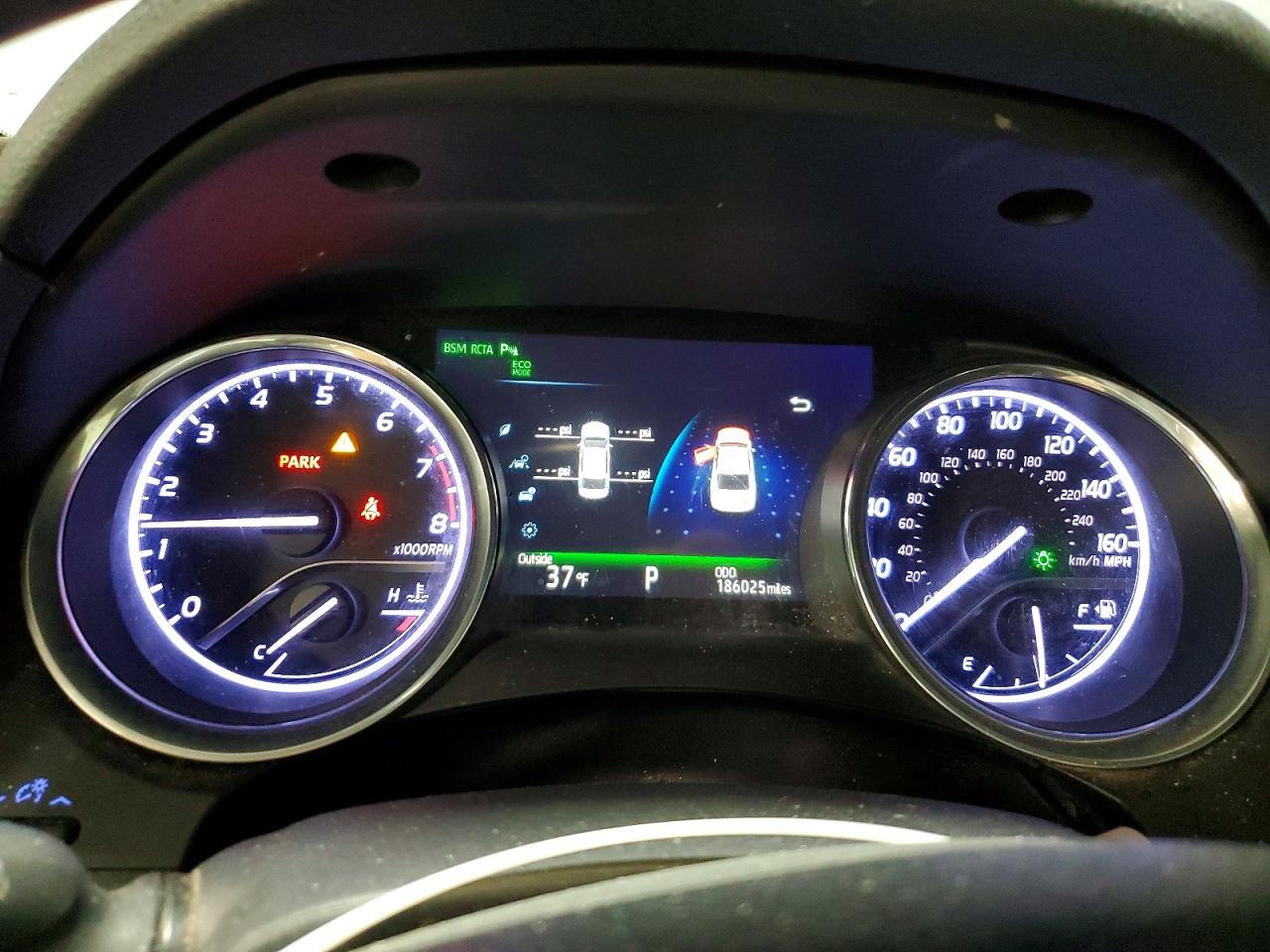 2018 TOYOTA CAMRY XLE photo 17
