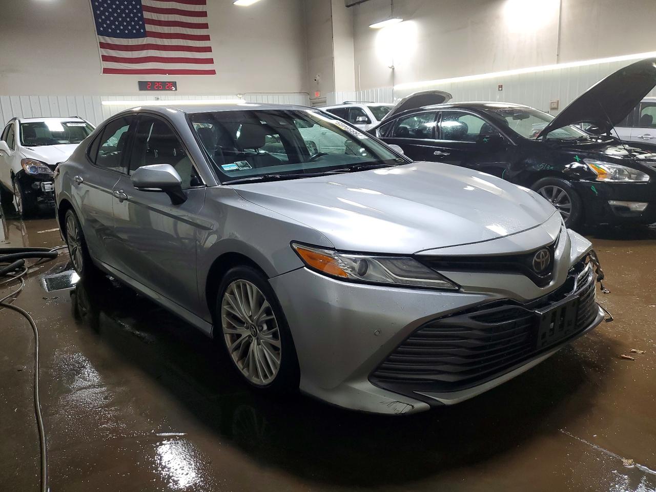 2018 TOYOTA CAMRY XLE photo 7