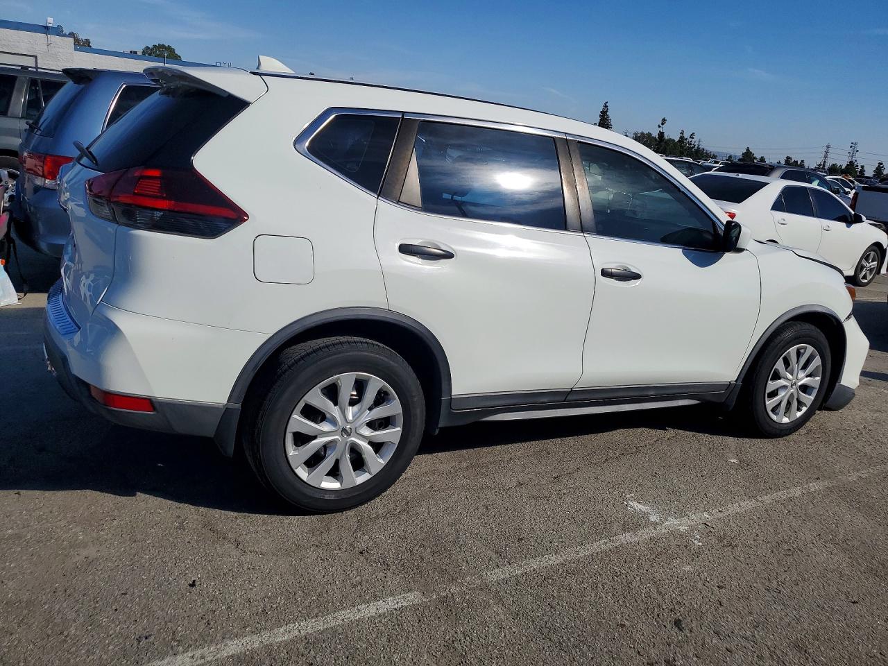 2018 NISSAN ROGUE S photo 5