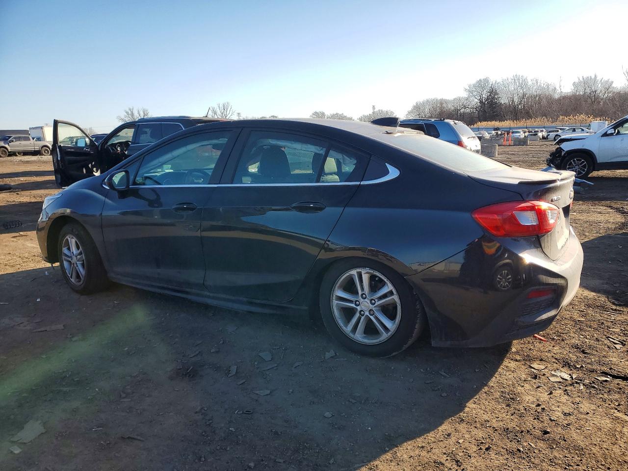 2016 CHEVROLET CRUZE LT photo 2