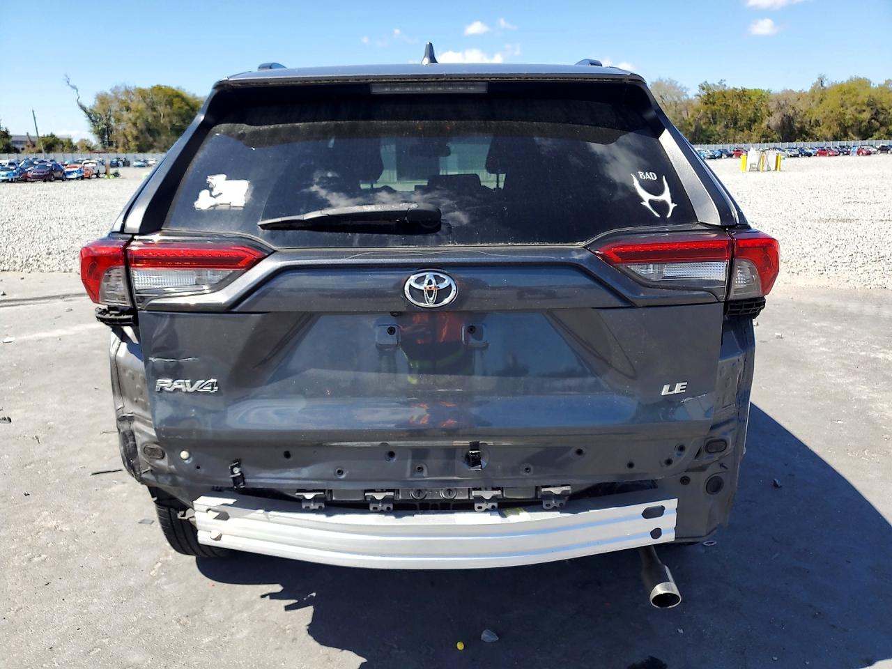 2021 TOYOTA RAV4 LE photo 16